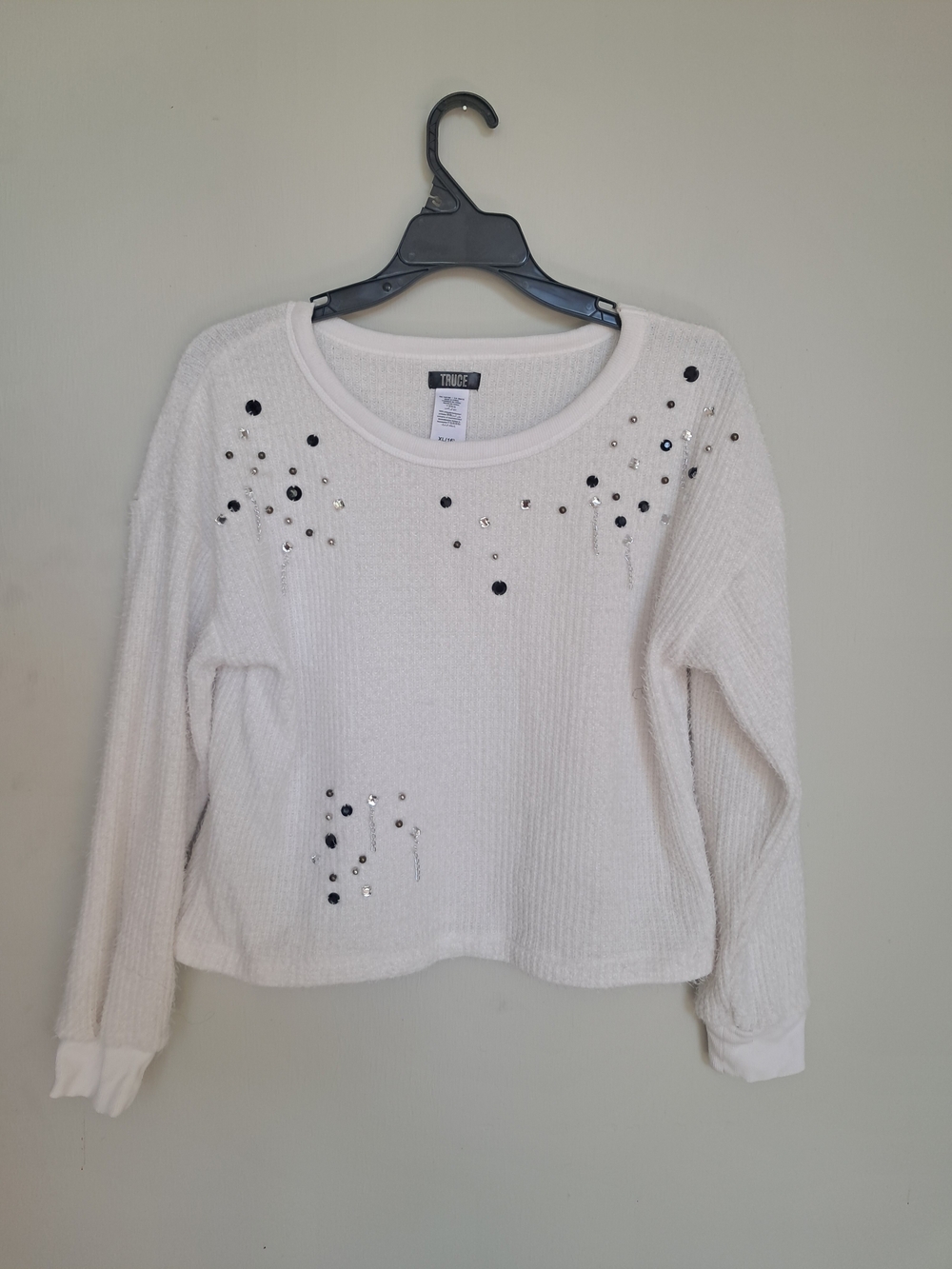 Truce Women's White Embellished Long-Sleeve Pullover